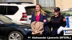 Privođenje Jelene Perović, direktorke Agencije za borbu protiv korupcije Crne Gore, na saslušanje u SDT. Podgorica, 18. april 2024.