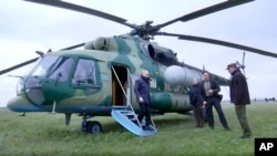Captură dintr-un clip video difuzat de televiziunea rusă pe 18 aprilie 2023. Kremlinul spune că Putin a vizitat cartierul general al trupelor rusești care luptă în Ucraina