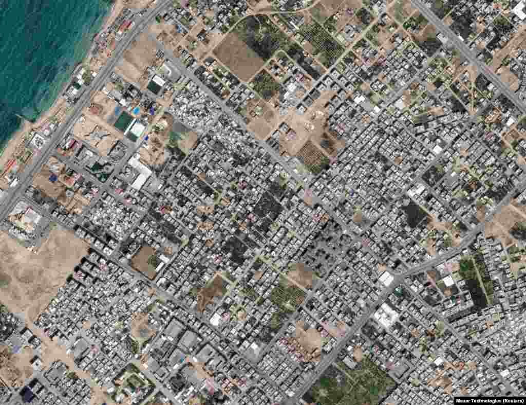 Satelitski prikaz grada Al-Karam, Pojas Gaze, 10. maja 2023. i 26. oktobra 2023.&nbsp;