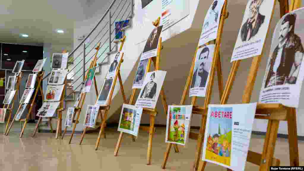 Ekspozita e abetareve të botuara në Kosovë ndër vite e hapur në Universitetin e Prishtinës &ndash; Fakulteti i Edukimit.