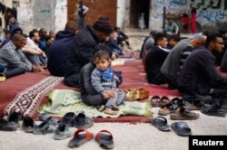 Петъчна молитва по време на Рамадан в Рафах, 22 март 2024 г. Снимка: Мохамед Салем