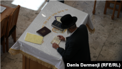 Un pelerin evreu la Chișinău în toamna anului 2023.