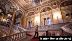 A budapesti Operaház csarnoka (képünk illusztráció)