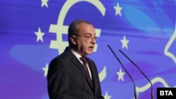  Гълъб Донев