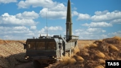 США считают, что одна из модификаций комплекса "Искандер" (на фото) уже нарушает договор