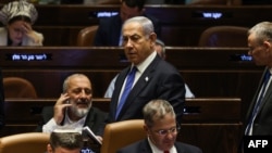 Premierul israelian Benjamin Netanyahu participă la dezbaterile din Parlament privind limitarea prerogativelor Curții Supreme, Ierusalim, luni 24 iulie 2023.