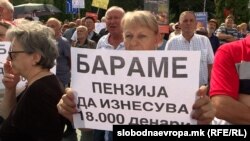 Пензионерите изминатите месеци на протести бараат покачување на пензиите.