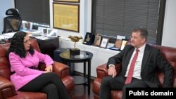 Presidentja e Kosovës, Vjosa Osmani me diplomatin evropian, Mirosllav Lajçak.