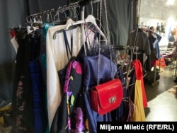 Štand inicijative "Sestre po haljinama" na Festivalu drugačije mode u Beogradu, 20. april