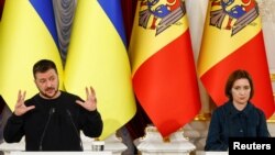 Президентите на Украйна и Молдова Володимир Зеленски и Майя Санду на пресконференция с председателя на Европейския съвет Шарл Мишел, 21 ноември 2023 г.