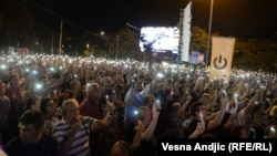 Građani ispred televizije Pink, 8. septembar 2023. 