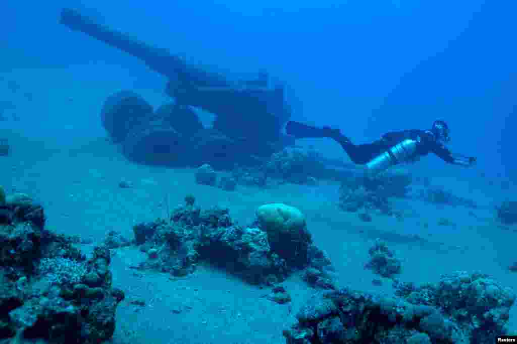 Na morskom dnu Akabe se nalazi i mlazni avion C-130 Hercules potopljen 2018. godine, kao i tenk i olupina broda, koji su potopljeni u kasnim 90-im godinama.&nbsp;Zabilježeno: 7. maja 2024.