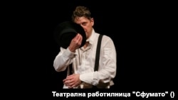 Макар повечето хора в залата на театър "Сфумато" да не знаеха френски, Сава Лолов успяваше да въздейства със силата на своята актьорска игра.