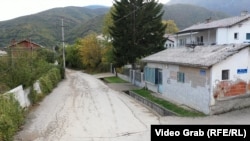 Ndërtesa e ish-kafenesë “Panda” në Pejë, ku mbetën të vrarë gjashtë të rinj serbë.