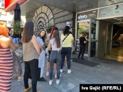 Red ispred beogradskog Doma omladine za karte za koncert bh. muzičara Dina Merlina, 28. jul 2023.