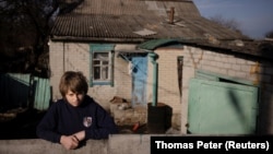 Volonteri slamka spasa za djecu s invaliditetom na ratom razorenom istoku Ukrajine