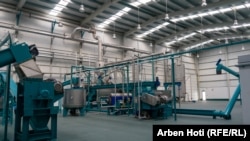 Brenda fabrikës për mbetje shtazore.