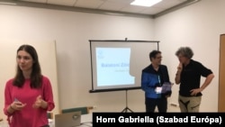 Aujeszky Nóra, a TASZ jogásza Balatonalmádiban 2024. május 10-én, a Balatoni Zöld Minimum program bemutatóján