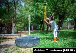 София тренируется не только в зале, но и дома.