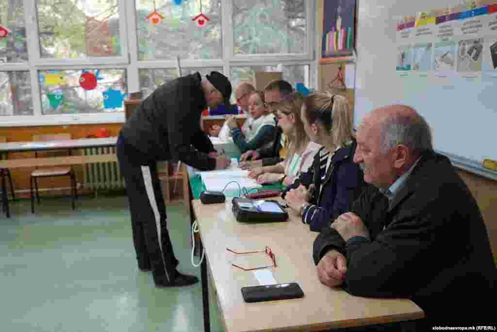 Glasanje u Skoplju, 8. maja 2024. Više je od 3.400 biračkih mjesta.