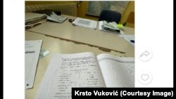 Snimanje testa na maturskom ispitu i dijeljenje u viber grupi "Druženje", Podgorica, april 2023. 