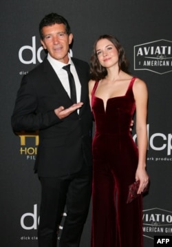 Актьорът и дъщеря му Стела Бандерас пристигат за 23-ите годишни холивудски филмови награди в хотел "Бевърли Хилтън" в Бевърли Хилс на 3 ноември 2019 г.