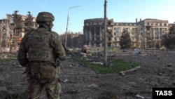 Bahmut, văzut de ambele părți ale tranșeelor