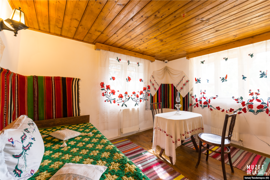 Casa Rurală &bdquo;Ion Avram Dunăreanu&rdquo;&nbsp;din comuna Suhurlui, Județul Galați, arată arhitectura zonei și poartă vizitatorul în&nbsp;chilerul cu vatră, chilerul cu război de țesut și în atelierul de fierărie și tâmplărie.&nbsp; Aici&nbsp;poate fi explorat turul virtual 3D.