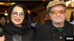 ცნობილი ირანელი კინორეჟისორი დარიუშ მეჰრჯუი ცოლთან, ვაჰიდე მოჰამადიფარისთან ერთად
