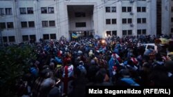 პარლამენტის უკანა შესასვლელი. 13 მაისი, 2024 წელი 