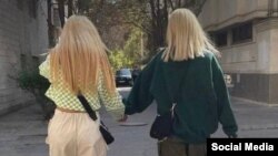 Dy gra duke i rezistuar vendimit për vendosjen e hixhabit në Iran.