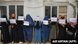 Авганистан - жени протестираат против забраната за образование