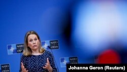 Американската амбасадорка во НАТО, Џулијан Смит. 