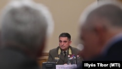 A Honvéd Vezérkar főnökének jelölt Böröndi Gábor altábornagy kinevezése előtti meghallgatásán az Országgyűlés Honvédelmi és Rendészeti Bizottságának ülésén 2023. május 2-án