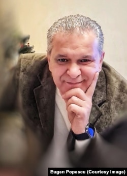 Eugen Popescu, directorul unei fabrici de pâine din Bucuresti, spune că franzela este „top seller”.