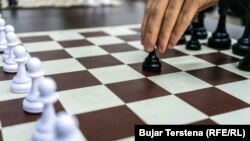 Një shahist duke luajtur shah.