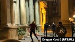 Indicenti ispred Skupštine grada Beograda na protestu koalicije "Srbija protiv nasilja" 24. decembra 2023.