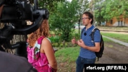 Bucsky Péter, a G7 újságírója