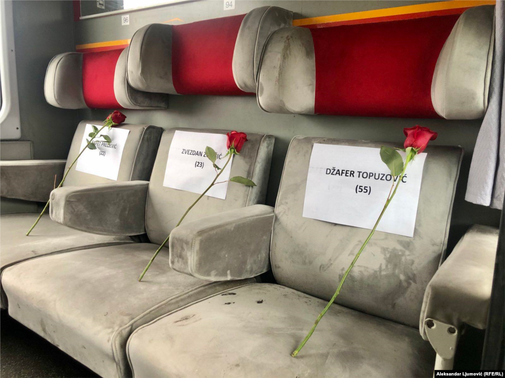 Na železničkoj stanici Štrpci u Bosni i Hercegovini, uniformisane osobe pod komandom Milana Lukića izvele su iz 20 ljudi iz voza, odveli ih u nepoznatom pravcu i ubili. U Crnoj Gori je za ovaj zločin osuđen samo Nebojša Ranisavljević na 15 godina zatvora.