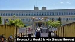 A Bács-Kiskun Vármegyei Oktatókórház főbejárata Kecskeméten 