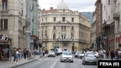 Policija je saopštila da je privedeno jedno maloljetno lice zbog sumnje da je počinilo krivično d‌jelo nasilničko ponašanje. 