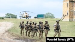 Magyar katonák gyakorlatoznak az újdörögdi kiképzőbázison 2022. szeptember 1-jén (képünk illusztráció)