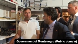 Dritan Abazović, kao bivši premijer, u obilasku obijenog depoa Višeg suda u Podgorici, 12.septembar 2023.