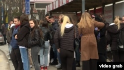 Илустрација - Средношколци во центарот на Скопје