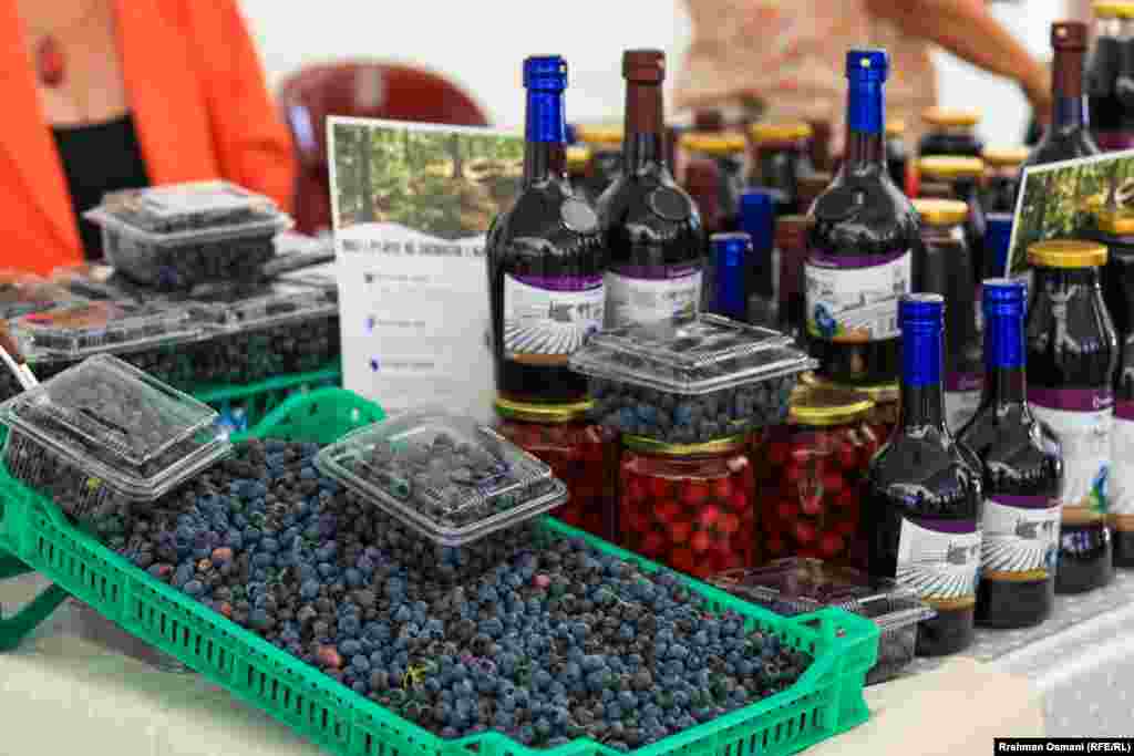 Produkte të ekspozuara në panair.