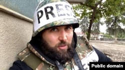 გონსალესი მუშაობს, როგორც ჟურნალისტი მთიან ყარაბაღში 2020 წელს, სადავო რეგიონის გამო მიმდინარე 44-დღიანი ომის დროს.