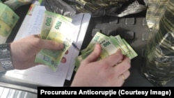 Potrivit calculelor făcute de Europa Liberă, până acum, procurorii au ridicat de la Partidul Șor cel puțin 8 milioane de lei