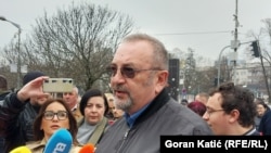 Vojin Nišević iz Prijedora, koji je iznio zahtjeve roditelja, kaže da je njihovoj djeci potrebna "24-časovna pažnja".