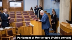 Kryeministri Millojko Spajiq dhe kryeparlamentari Andrija Mandiq në Parlamentin e Malit të Zi, Podgoricë, 30 tetor 2023.