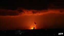 Чад и оган во градот Рафа во јужниот дел на Појасот Газа по израелското бомбардирање на 29 јануари 2024 година.
